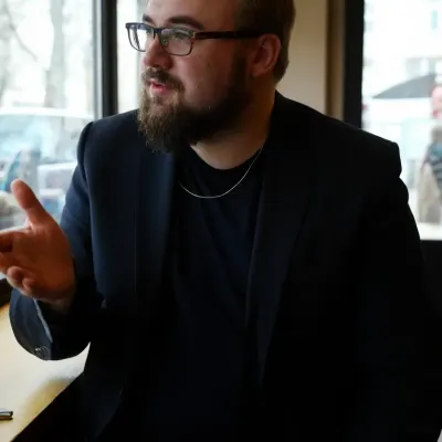 Владимир, 33