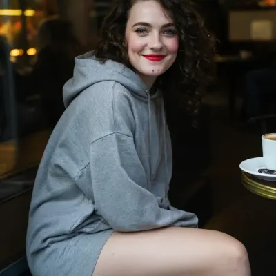Николь, 28
